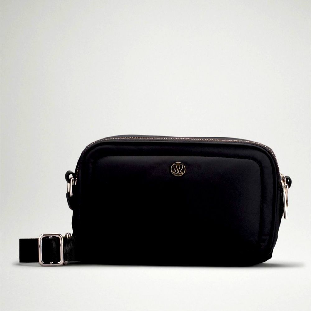 Lululemon Crossbody Camera Bag 2L (black)